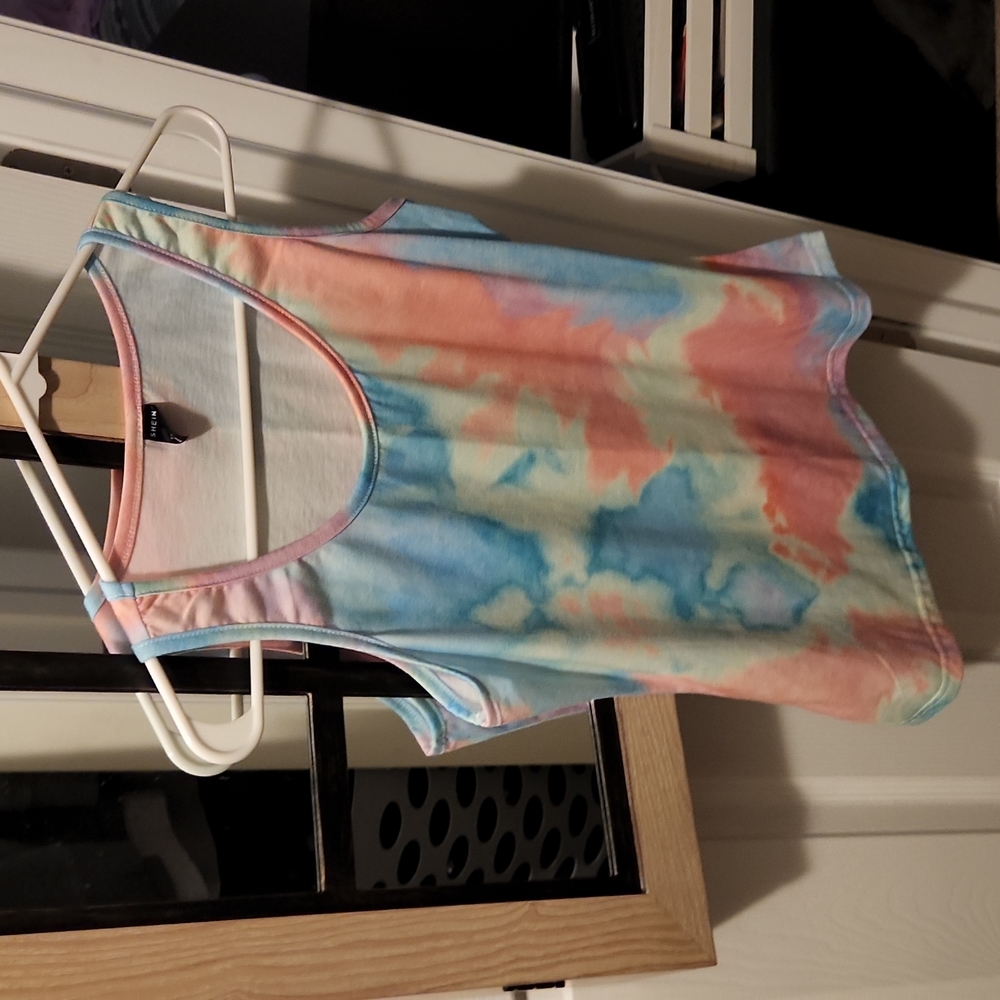 Tiedye Tank